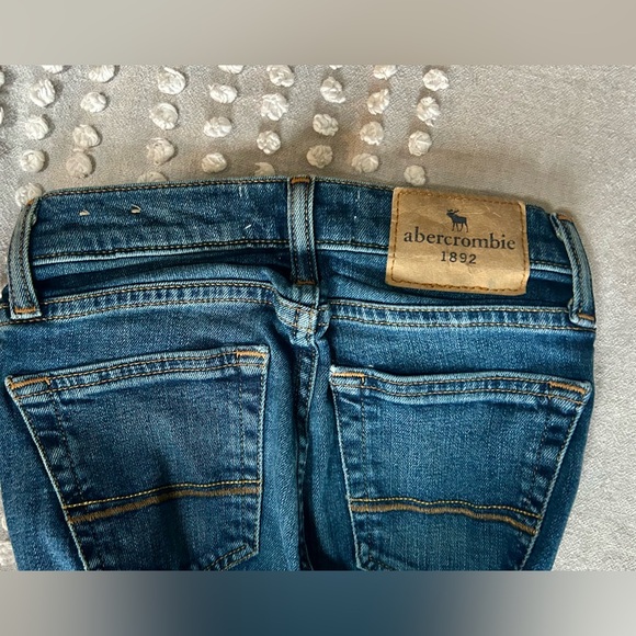 Boys Abercrombie kids jeans 9/10 slim - Picture 4 of 4